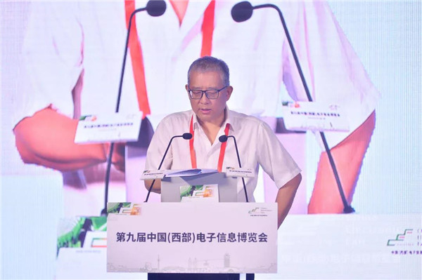 成都市經(jīng)信局黨組成員、副局長羅西臨